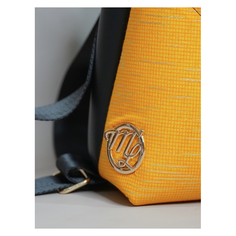 Sac à dos mini Orange & Noir – Élégance artisanale | The Mad Shop