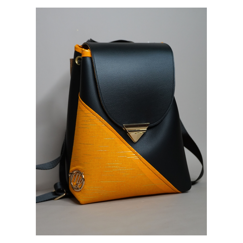 Sac à dos mini Orange & Noir – Élégance artisanale | The Mad Shop