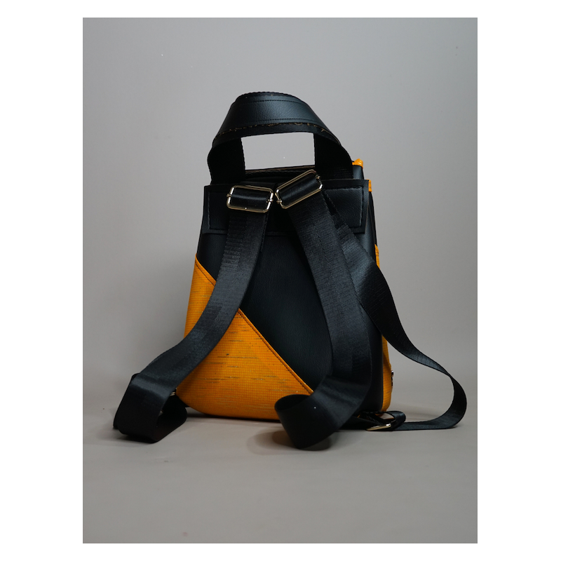 Sac à dos mini Orange & Noir – Élégance artisanale | The Mad Shop