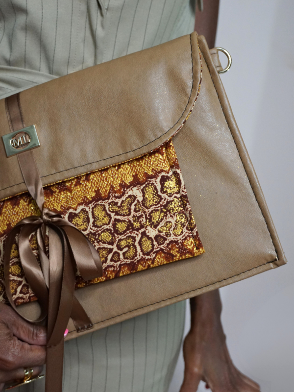 Housse Girl'Boss Brown Sneack